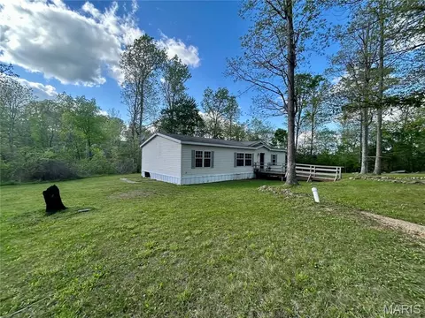 Exterior - 323 Shamrock Ln, Bourbon, MO 65441 photo 13 of 26