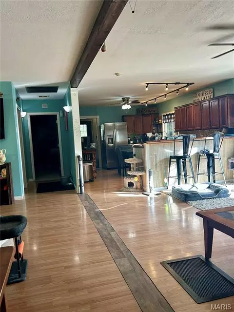 Entry Way - 323 Shamrock Ln, Bourbon, MO 65441 photo 3 of 5
