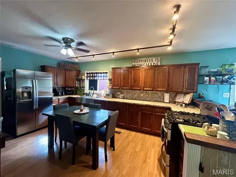 Kitchen - 323 Shamrock Ln, Bourbon, MO 65441 photo 2 of 17