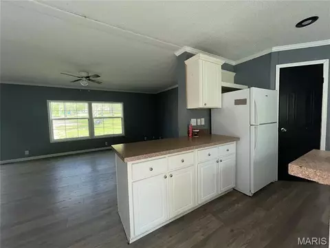 Living - 323 Shamrock Ln, Bourbon, MO 65441 photo 3 of 4