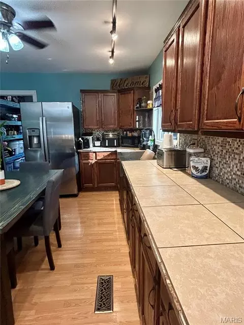 Kitchen - 323 Shamrock Ln, Bourbon, MO 65441 photo 12 of 17