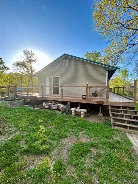 Exterior - 323 Shamrock Ln, Bourbon, MO 65441 photo 3 of 26
