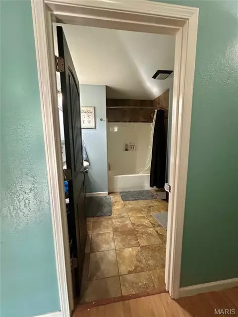 Bath - 323 Shamrock Ln, Bourbon, MO 65441 photo 1 of 12