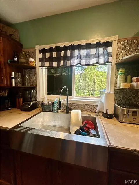 Kitchen - 323 Shamrock Ln, Bourbon, MO 65441 photo 8 of 17