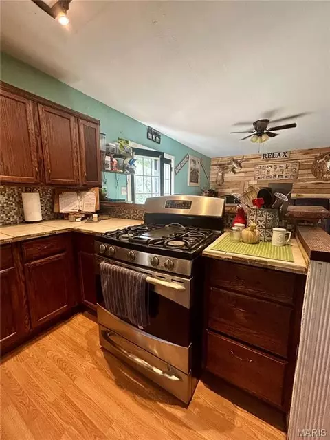 Kitchen - 323 Shamrock Ln, Bourbon, MO 65441 photo 5 of 17