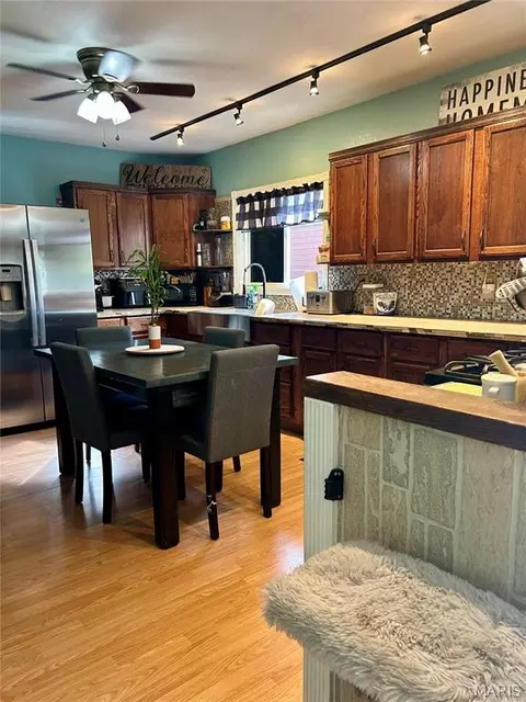 Kitchen - 323 Shamrock Ln, Bourbon, MO 65441 photo 3 of 17