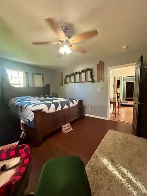 Bedroom - 323 Shamrock Ln, Bourbon, MO 65441 photo 5 of 11