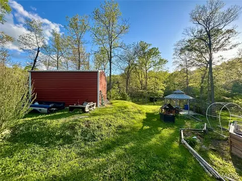 Exterior - 323 Shamrock Ln, Bourbon, MO 65441 photo 7 of 26