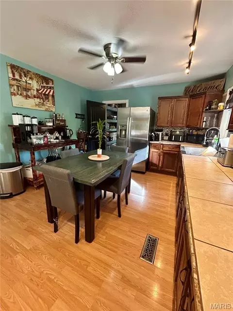 Kitchen - 323 Shamrock Ln, Bourbon, MO 65441 photo 4 of 17