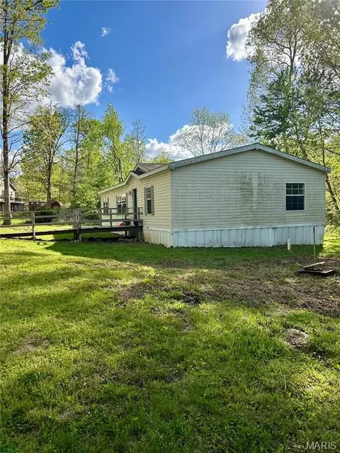 Exterior - 323 Shamrock Ln, Bourbon, MO 65441 photo 11 of 26