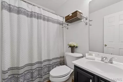Bath - 1412 Apple Ridge Ct, Arnold, MO 63010 photo 2 of 3