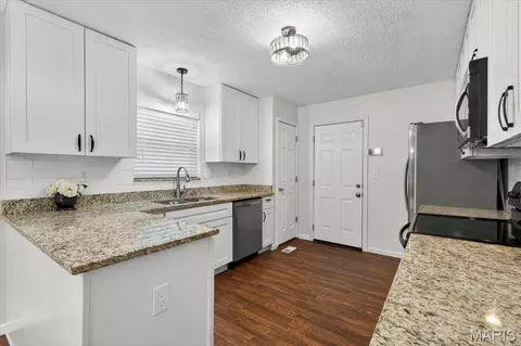 Entry Way - 1412 Apple Ridge Ct, Arnold, MO 63010 photo 1 of 2