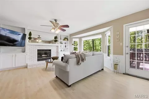 Living - 1636 Daybreak Point Ct, Ballwin, MO 63021 photo 2 of 3