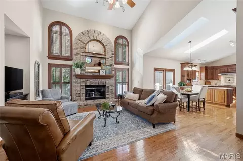Living - 522 Arbor Meadow Dr, Ballwin, MO 63021 photo 1 of 2