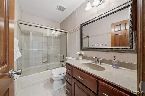 Bath - 522 Arbor Meadow Dr, Ballwin, MO 63021 photo 4 of 5