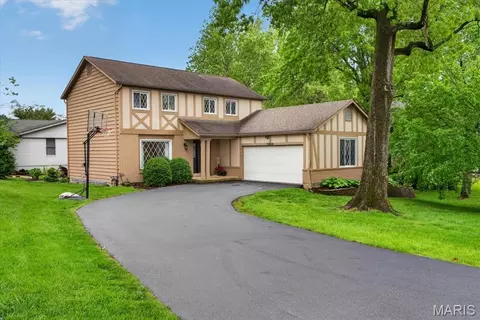 11904 Mattox Ct, Saint Louis, MO 63131