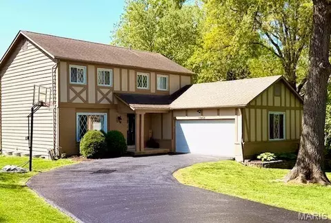 11904 Mattox Ct, Saint Louis, MO 63131