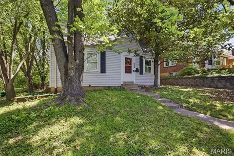 748 N Laclede Station Rd, Webster Groves, MO 63119