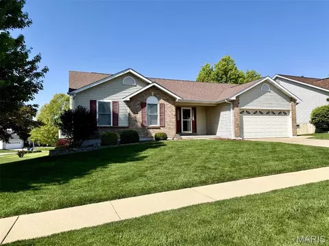 1848 Summitview Dr, Saint Charles, MO 63303