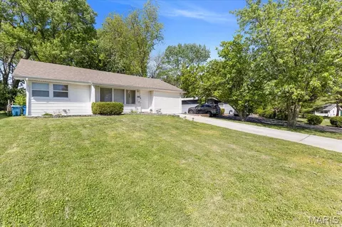 8409 Engler Ave, Saint Louis, MO 63114