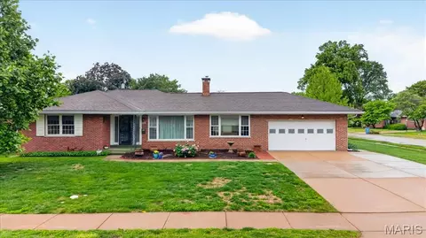 350 W Saint Anthony Ln, Florissant, MO 63031