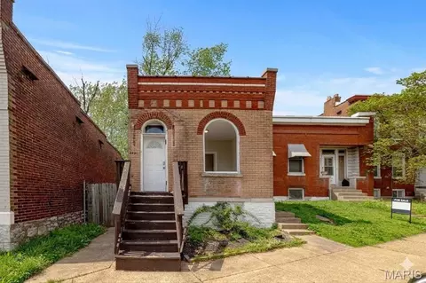 4431 Virginia Anx, Saint Louis, MO 63111