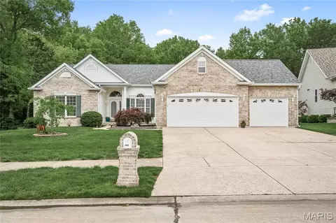 607 Winding Creek Dr, Wentzville, MO 63385