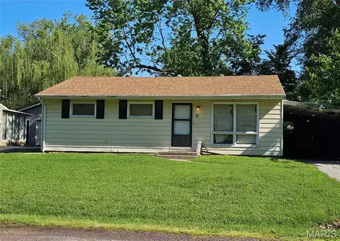 59 Lillian Dr, Belleville, IL 62226