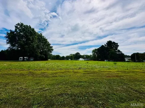 5 Shire Dr, Wellsville, MO 63384