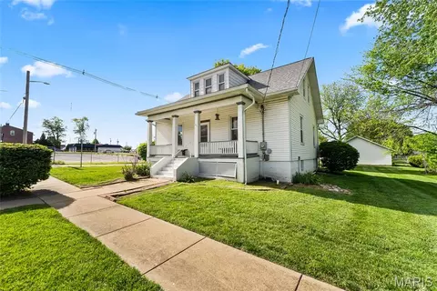 Exterior - 203 E Mill St, Waterloo, IL 62298 photo 2 of 10