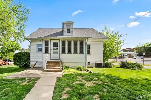 Exterior - 203 E Mill St, Waterloo, IL 62298 photo 5 of 10