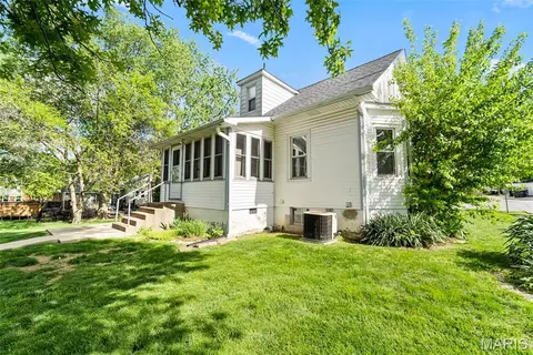 Exterior - 203 E Mill St, Waterloo, IL 62298 photo 4 of 10