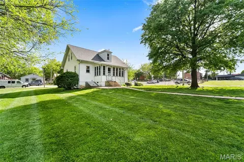 Exterior - 203 E Mill St, Waterloo, IL 62298 photo 6 of 10