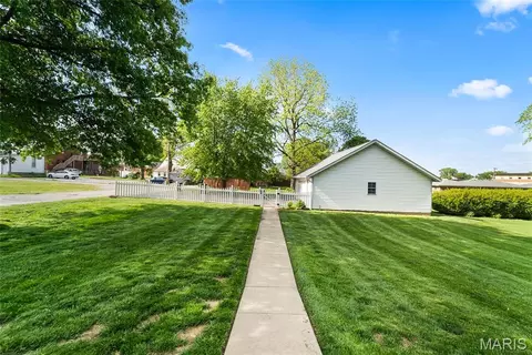 Exterior - 203 E Mill St, Waterloo, IL 62298 photo 8 of 10
