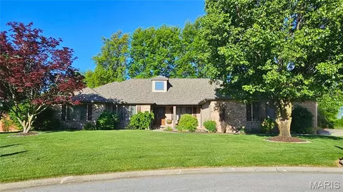1602 Greenbrier Dr, O'fallon, IL 62269