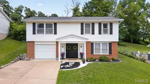 12011 Wesford Dr, Maryland Heights, MO 63043
