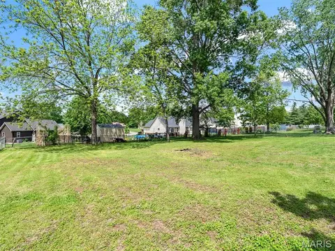 Exterior - 1877 Forest Ln, Pacific, MO 63069 photo 6 of 7