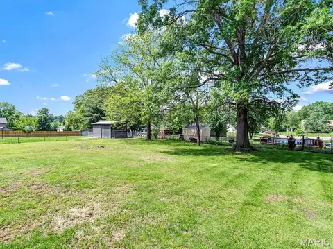 Exterior - 1877 Forest Ln, Pacific, MO 63069 photo 5 of 7