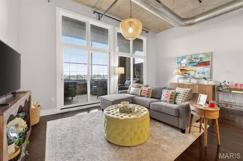 4100 Forest Park Ave #414, Saint Louis, MO 63108