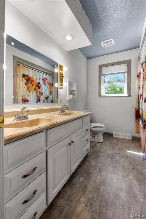 Bath - 349 N West Ln, Jackson, MO 63755 photo 1 of 1
