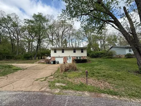 2609 Forest Ln, High Ridge, MO 63049