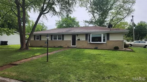 414 Bel Air Dr, Mascoutah, IL 62258