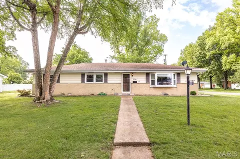414 Bel Air Dr, Mascoutah, IL 62258