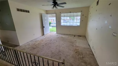 Living - 2811 Vineyard Dr, Arnold, MO 63010 photo 1 of 2