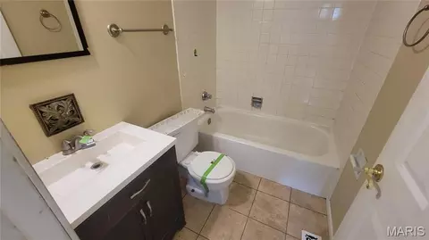 Bath - 2811 Vineyard Dr, Arnold, MO 63010 photo 1 of 1