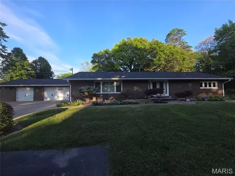 776 Timberlane Dr, Collinsville, IL 62234