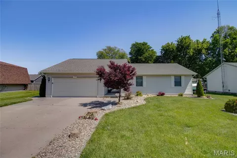 14 Conestoga Dr, Auburn, IL 62615