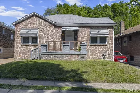1467 Engelholm Ave, Saint Louis, MO 63133