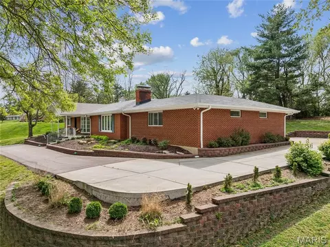 Exterior - 9 Lochhaven Ln, Ballwin, MO 63021 photo 3 of 18