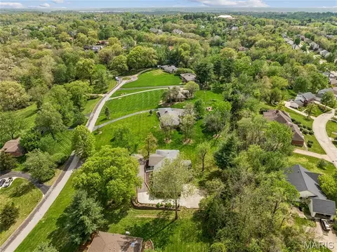 View/Area - 9 Lochhaven Ln, Ballwin, MO 63021 photo 8 of 11